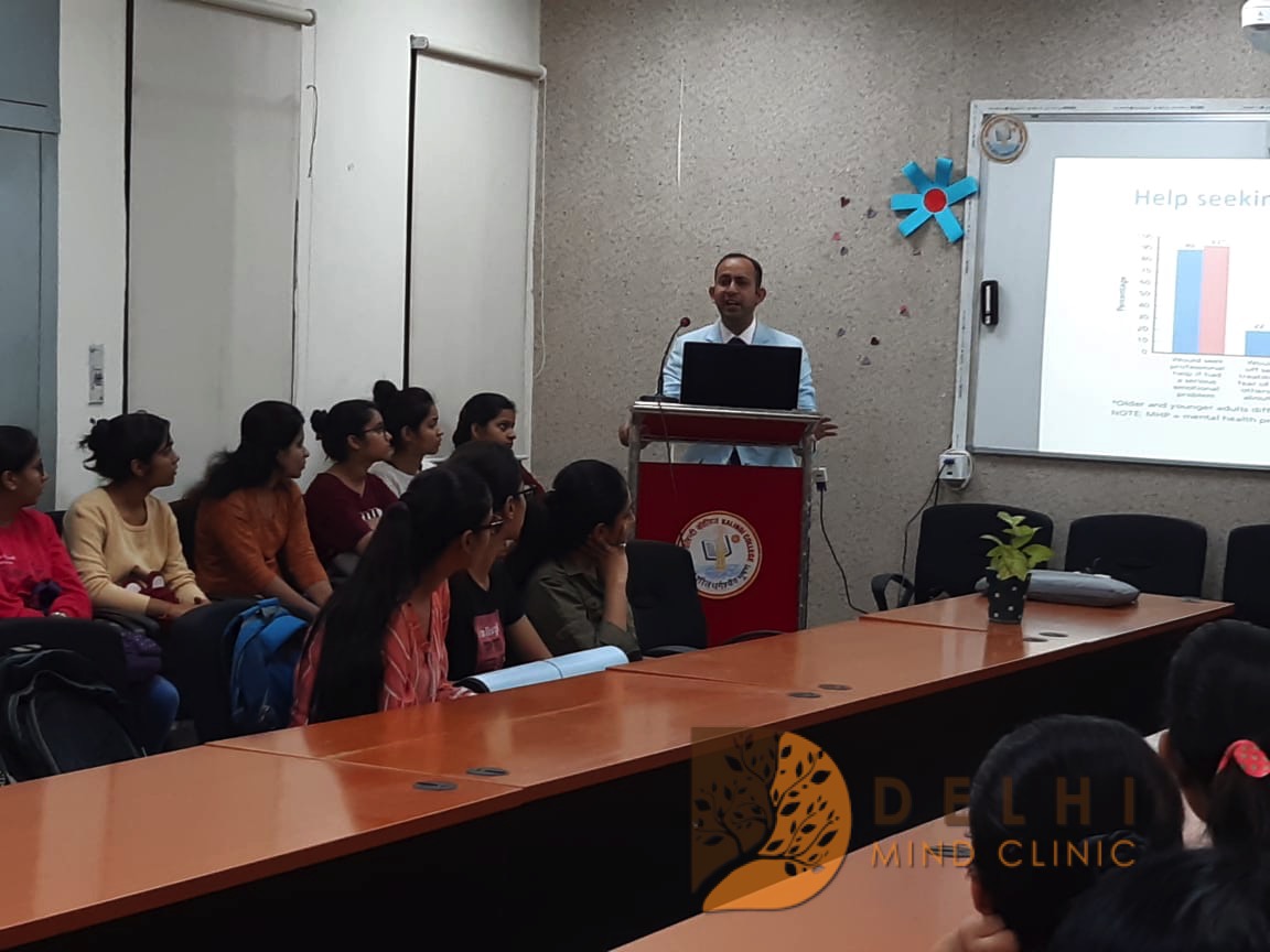 dr-paramjeet-singh-making-presentation-depression